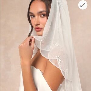 NWOT NEVER USED/WORN LulusElegant White Bridal Veil